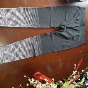 Ombre black and gray legging.